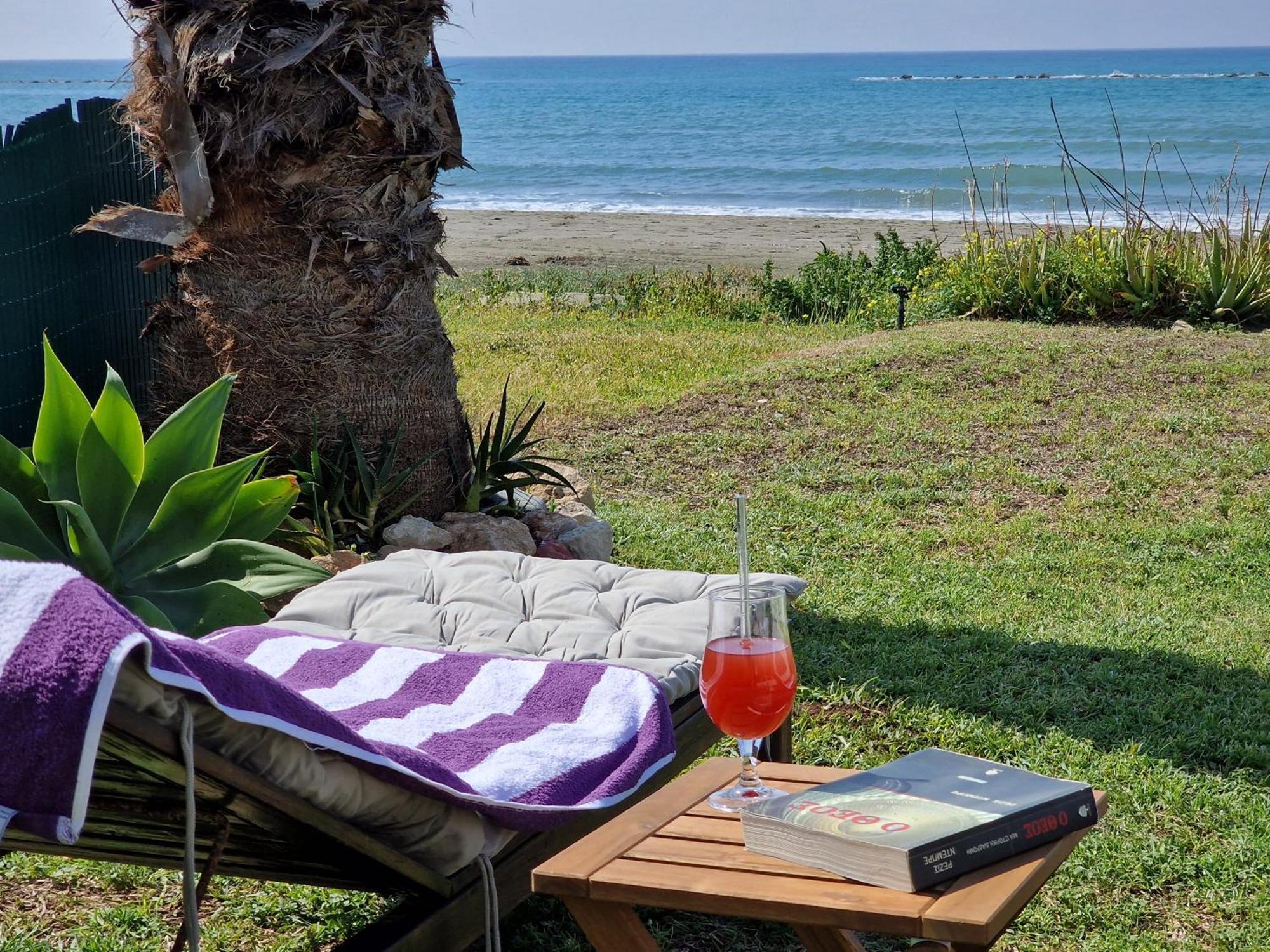 Ammos Beachfront Villa Paradise Lárnaca Exterior foto